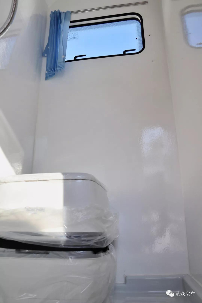外觀大氣，空間十足的房車